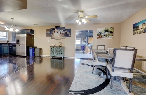 Lexington House | Modern Home Fenced Yard:4 Mi to Downtown Lexington Near Kentucky Horse Park & UK