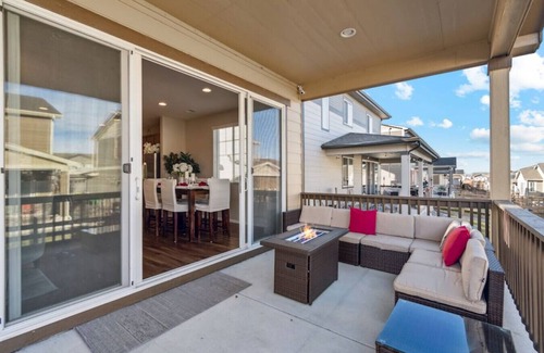 Aurora House | Modern Home: Firepit, Quiet Area, Near DIA & Parks