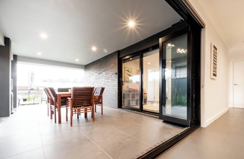 Newstead Apartment | Modern Home for Large Groups or Families