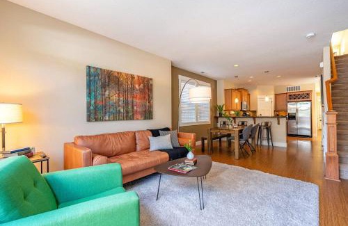Bull Mountain Villa | Modern home, Four bedrooms, 2 King Beds