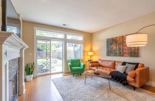 Bull Mountain Villa | Modern home, Four bedrooms, 2 King Beds