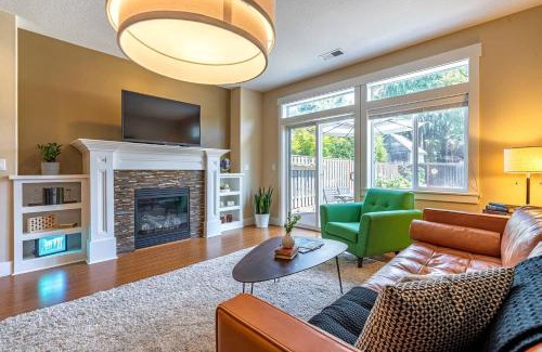 Bull Mountain Villa | Modern home, Four bedrooms, 2 King Beds