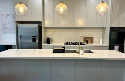 Preston House | Modern Home - gr8 4 groups