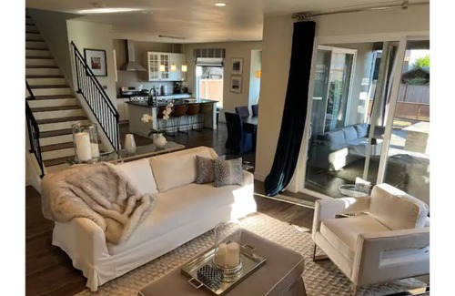 Sumner House | Modern home in downtown Sumner, WA