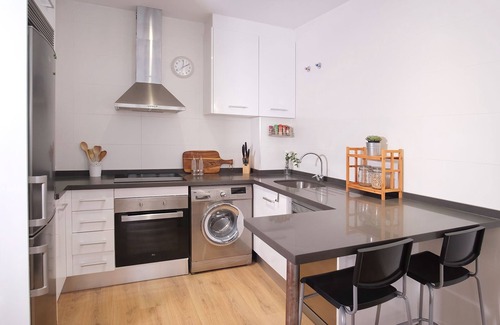 Nou Moles Condo | Modern home near the Old Town.
