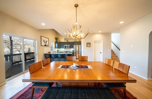 Edwards House | Modern Home | Private Hot Tub | Walk to Beaver Creek Shuttle | EV Charging