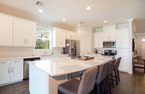 Trafalgar House | Modern home w/converted office in gated Sandoval Community (30-day min) - Villa Eleadora