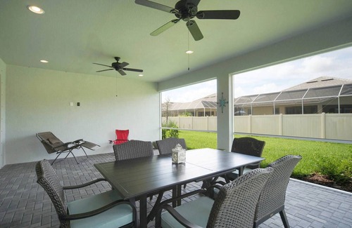 Trafalgar House | Modern home w/converted office in gated Sandoval Community (30-day min) - Villa Eleadora