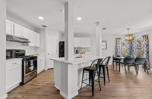 Leander House | Modern home w/garage, big yard, pool 4 mins away!