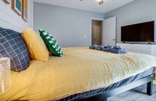 Hinesville Apartment | Modern Home w Vintage Arcade Games & Family Fun
