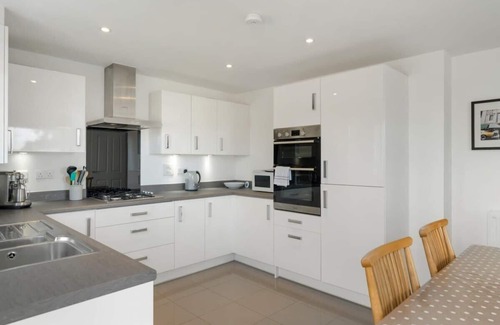 North Buckland House | Modern Home with Parking, nr Saunton Sands