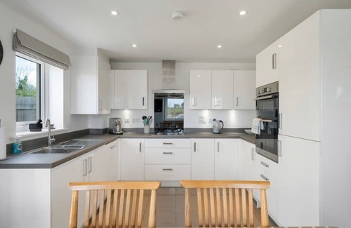 North Buckland House | Modern Home with Parking, nr Saunton Sands