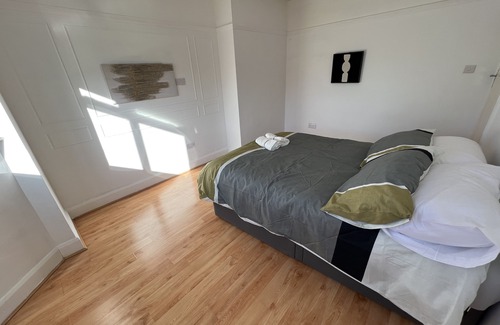 Whitefoot House | Modern home with parking + large garden