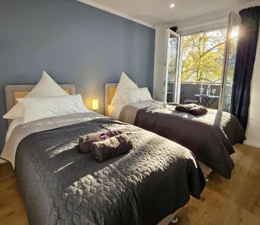 Moers Apartment | Modern Homes - Voll ausgestatte Wohnung - Balkon - Hotelbetten - 4K TV - WLAN