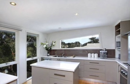 Rhyll House | Modern House, 3 bedroom, Spa and ocean views