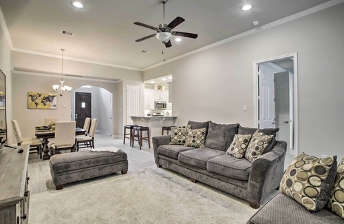 Ponderosa Forest House | Modern Houston Townhome Near The Woodlands