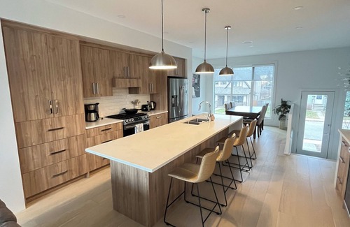 Parkhill-Stanley Park House | Modern Innercity 2BR House with AC/garage near Stampede/Saddledome/BMO/MNP