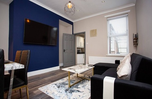Westoe Apartment | Modern Interior Spacious Four Bedroom Apartment