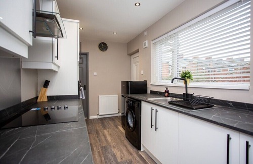 Westoe Apartment | Modern Interior Spacious Four Bedroom Apartment