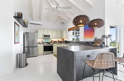 Spanish Wells House | Modern Island Waterfront Home
