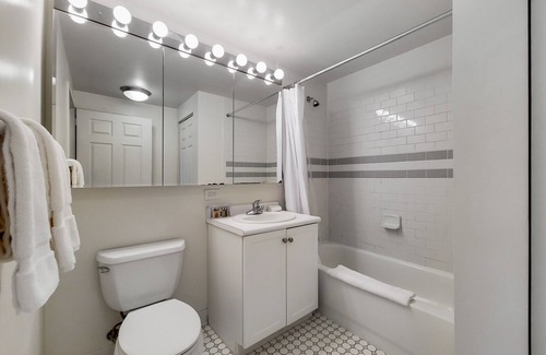 Downtown Jersey City Apartment | Modern Jersey City One Bed in Luxury Building