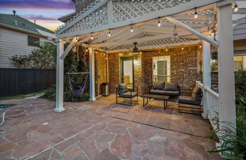 Dallas House | Modern Jungle 5BR Pool W Huge View & Private