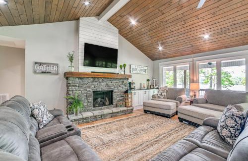 New Concord House | Modern Kentucky Lake Home with Deck, Dock, View