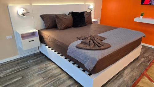 Upper Demerara-Berbice Apartment | Modern King bed Loft