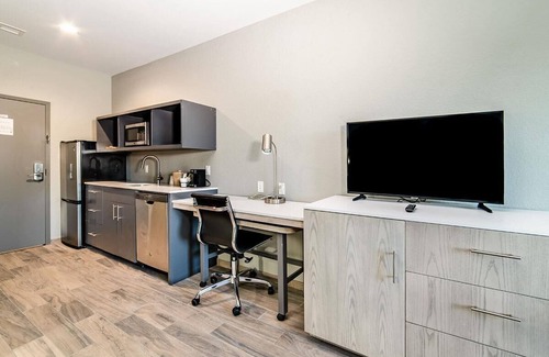 Everglades City Hotel | Modern King Hotel Suite