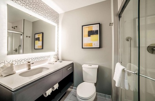 Everglades City Hotel | Modern King Hotel Suite