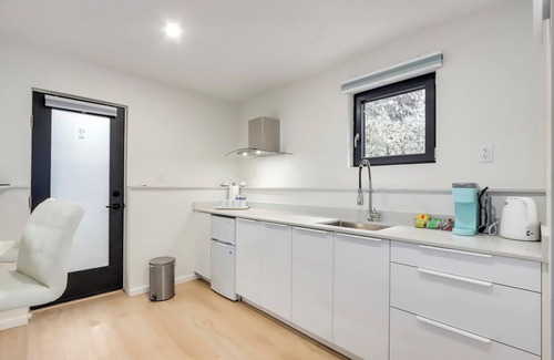 Burnaby House | Modern King-Size Guest Suite