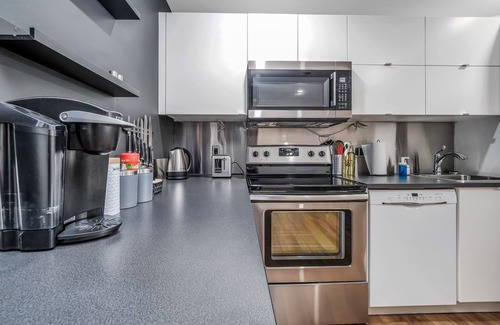 Lethbridge Apartment | Modern King Suite with 1 bedroom + sofa bed West Lethbridge