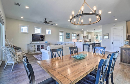 Kingsland Cottage | Modern Kingsland Lake Front House w/Heated Pool!