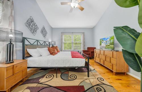 Huddleston House | Modern Lake Acess Retreat, Hot Tub, Pet Friendly!