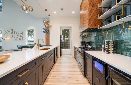 Lake Hamilton House | Modern Lakefront | Gorgeous Views | Sleeps 28