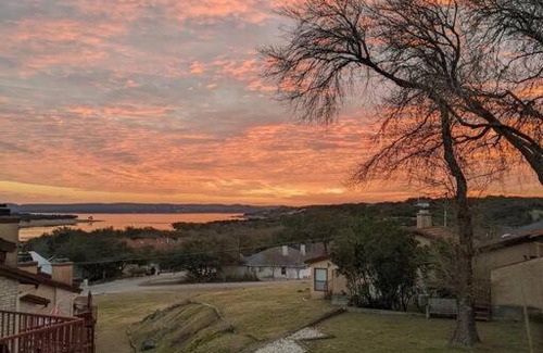 Canyon Lake Apartment | MODERN LAKEVIEW 2 STORY TOWNHOME - Bring Kids, Dogs, Jetski, Boat, Golf Clubs!