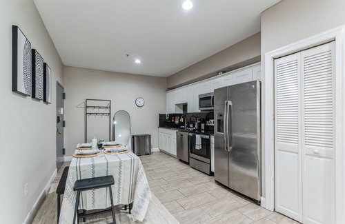 Chinatown Apartment | Modern large 2-bedroom apartment in Central Philadelphia!