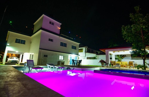 La Joya Villa | Modern large Villa, with a Gazebo and large pool for your relaxing retreat.