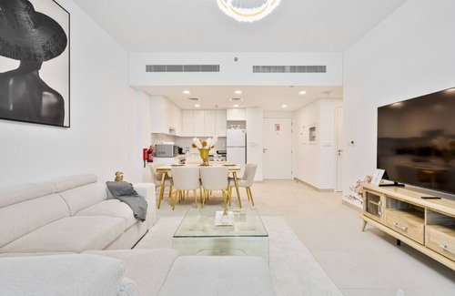 Umm Suqeim 3 Apartment | Modern Living -Near Burj AL Arab Close to Beach