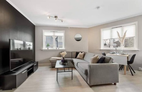 Alesund Apartment | Modern living | Free electric car charging | Private parking