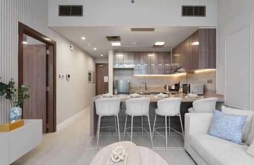 Jumeirah Lake Towers Apartment | Modern Living w/Premium Amenities close to Marina