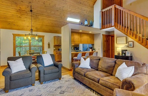 Branson West Cabin | Modern Lodge, 3 Miles from Silver Dollar City!