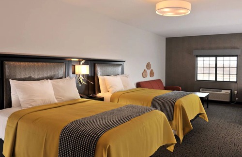 Independence Hotel | Modern Lodge with Natural Atmosphere: Next to Missouri River | 2 Units