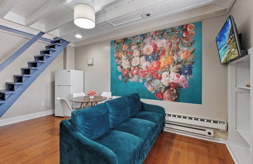 Washington Square West Apartment | Modern Loft in Center City