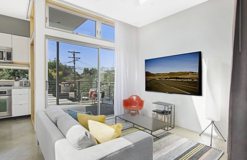 Venice Apartment | Modern Loft in the Heart of Venice Beach