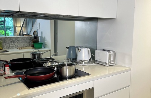 Capital Hill Apartment | Modern Loft Retreat in Barton near Parliament House