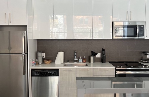 Downtown Los Angeles Condo | Modern Loft-Rooftop with City view, Pool, Spa, Gym and Free parking!
