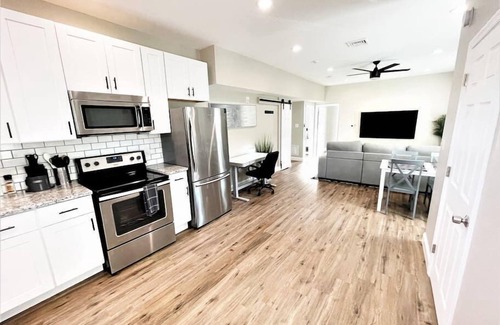Wilmington Apartment | Modern Loft with Skyline Views - King & Queen Beds, Close to Downtown!