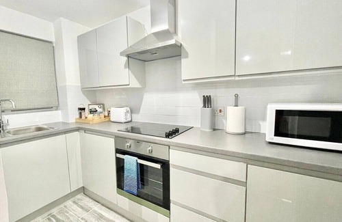 New Cross Apartment | Modern London flat with free parking