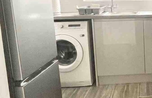 New Cross Apartment | Modern London flat with free parking